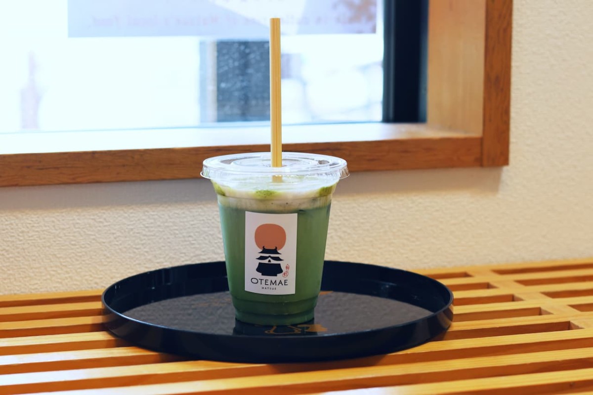 島根県松江市『OTEMAE MATSUE』の「特撰抹茶ラテ」