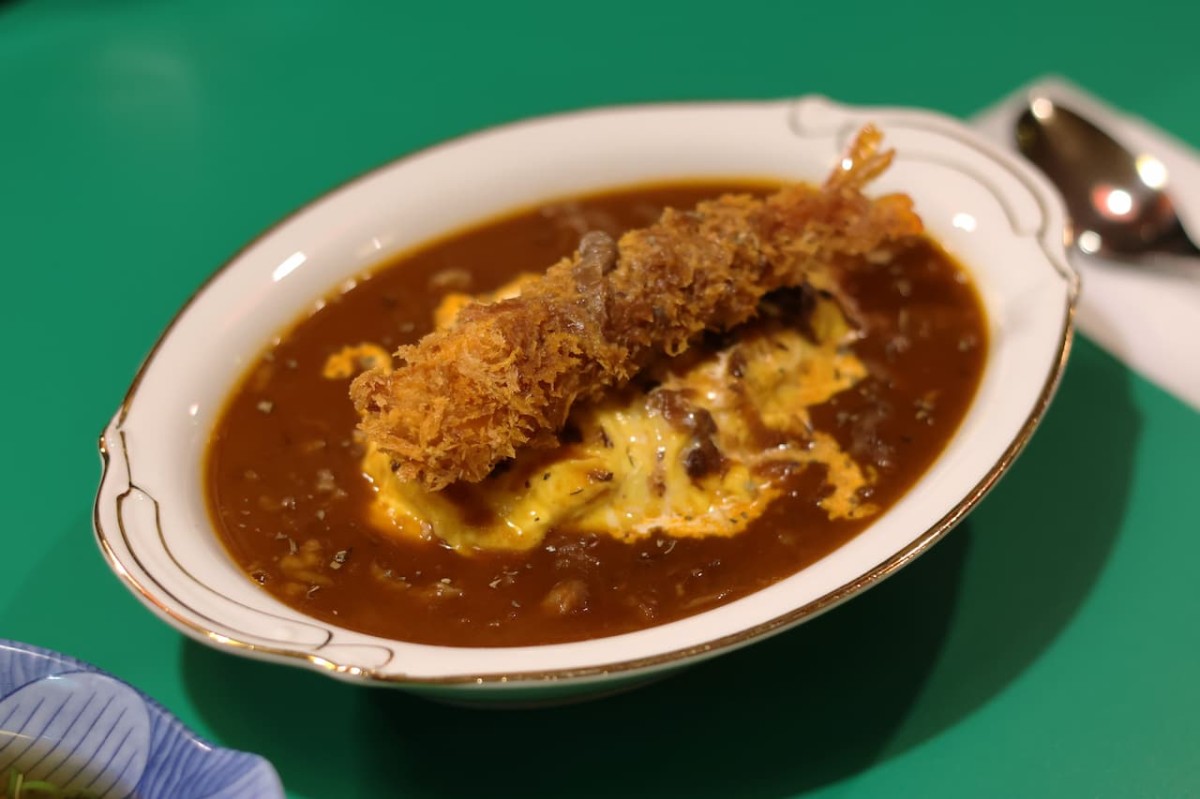 鳥取県倉吉市にある『喫茶モダン』の「エビフライオム」