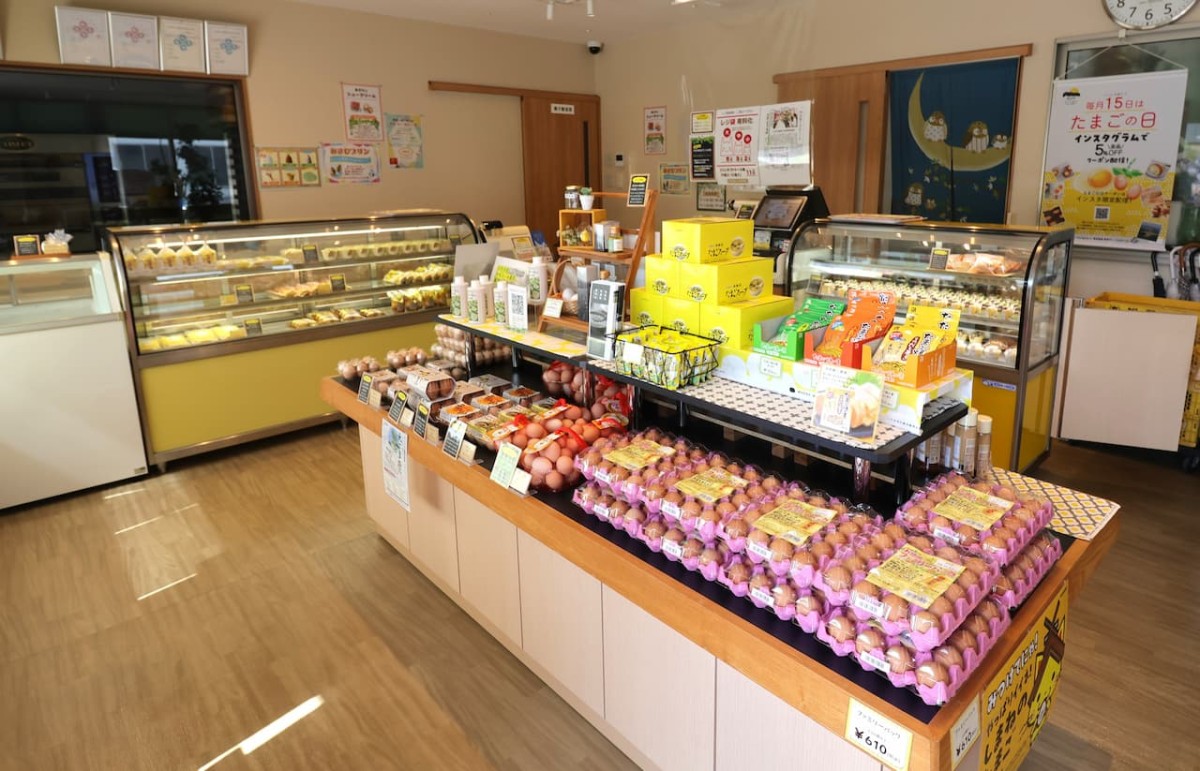 島根県大田市にある『旭養鶏舎直売所』の内観