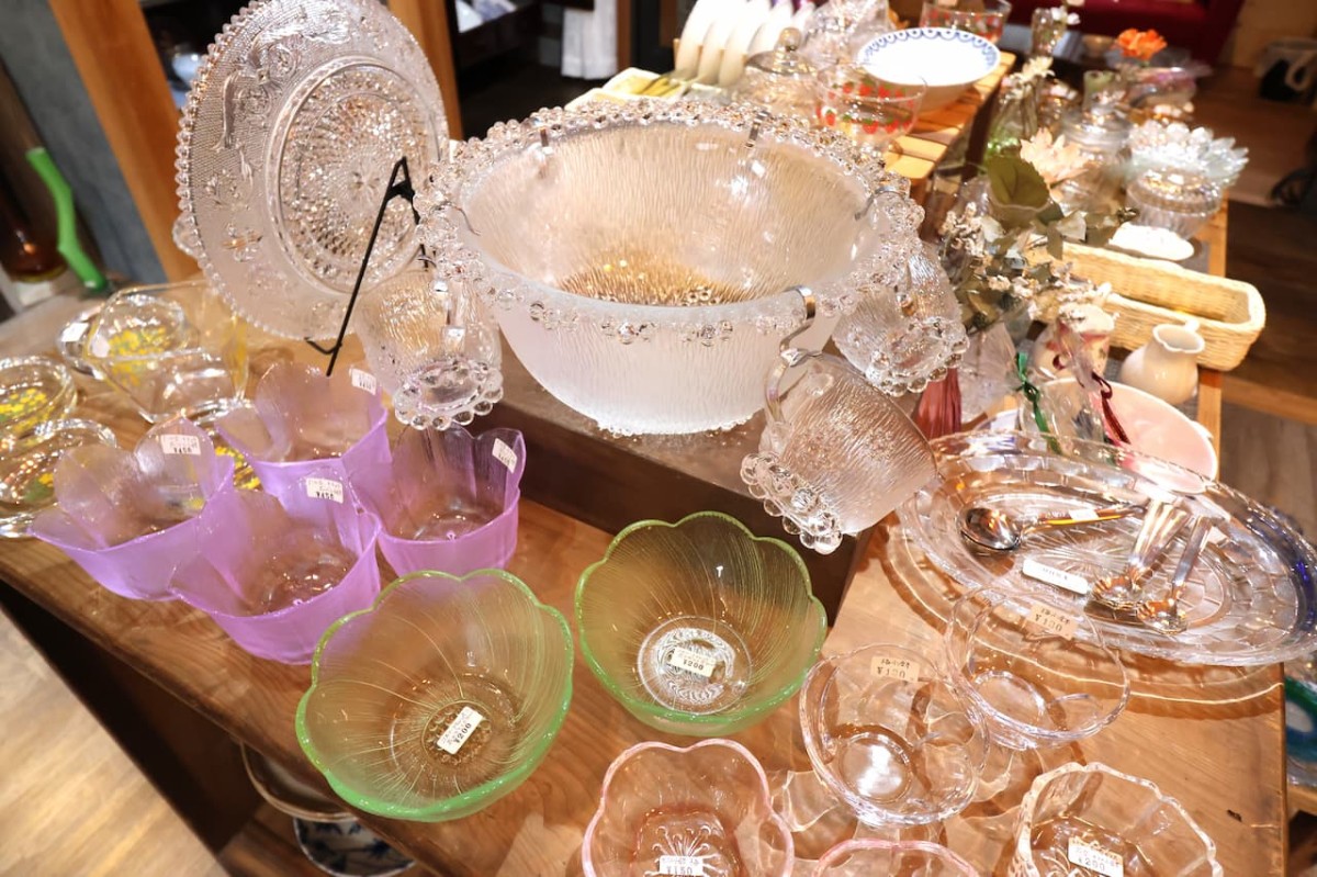 島根県安来市『アンティーク雑貨M＆C』の食器